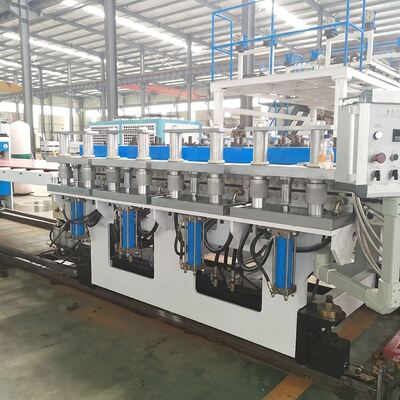 acheter Matériau plastique Ligne d'extrusion de panneaux en mousse PVC Calendriers à rouleaux verticaux de type trois online manufacture